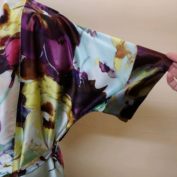 Slik Short Robe - Picture 2 of 4